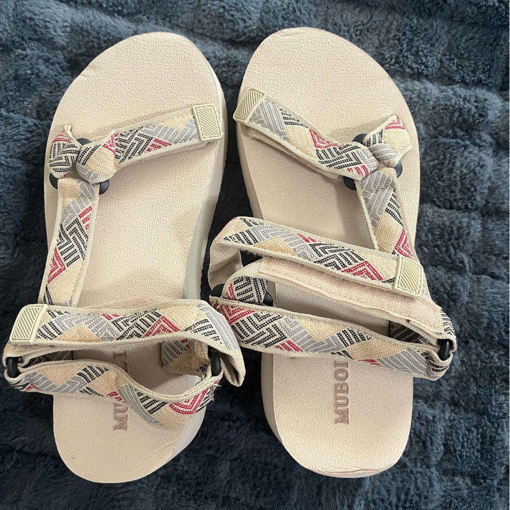 Women's Patterned Sandals - Cream and Red